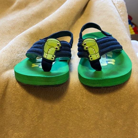 Cat and Jack flip flops boys size 5/6 - Picture 6 of 7